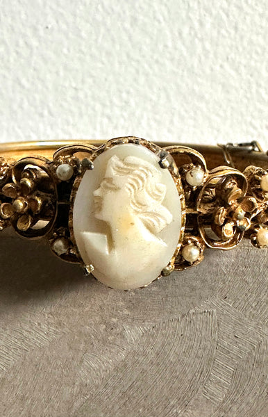 Cameo Pearl Floral  Bracelet