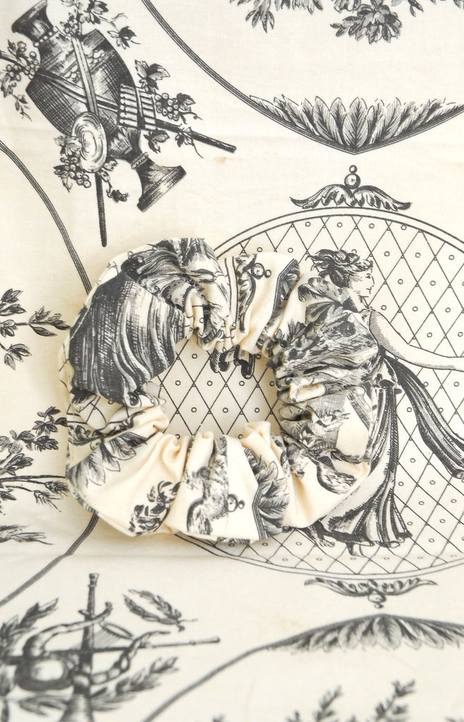 Vintage Print Scrunchie - 1970's Toile