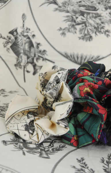 Vintage Print Scrunchie - 1970's Toile