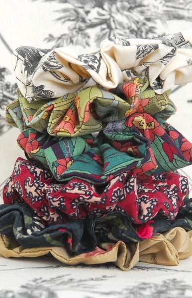 Vintage Print Scrunchie - 1970's Toile