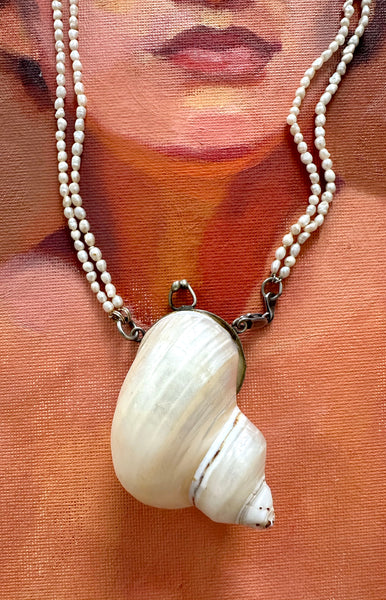 A Shell Purse Necklace