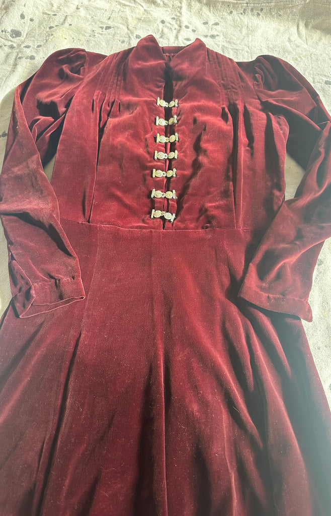 1930s-40s Rhinestone Clasp Velvet Dress